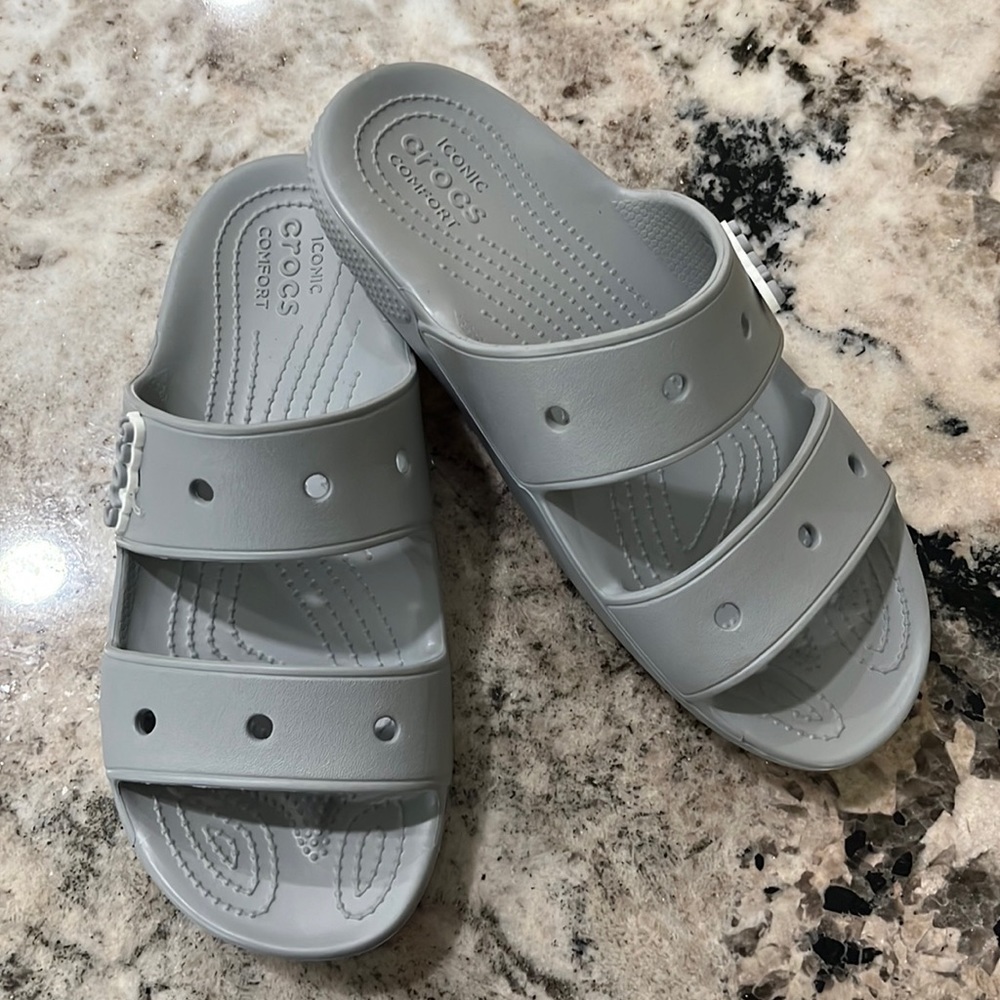 CROCS Classic Women’s sandal - LIKE NEW